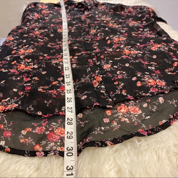 SOCIALITE Sheer Button Up with Back Cutout Top Size M - Picture 3 of 8